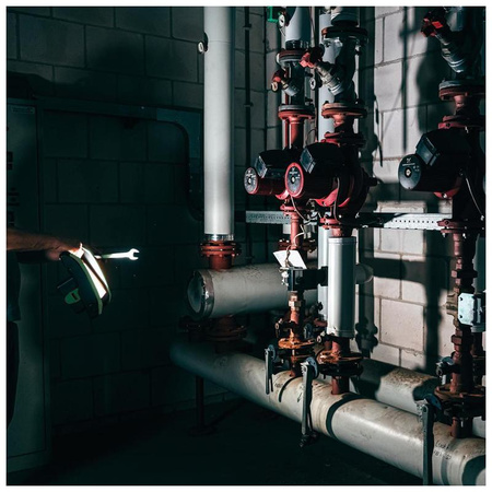 Lampa warsztatowa LED 18V 2900 lm z adapterem FORTIS