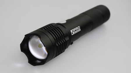Latarka LED z akumulatorem LI-ON 800 lumenów PRO