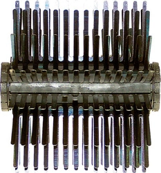 Wałek do maszyny czyszczącej natryskowej, z włosiem ze stali sprężynowej