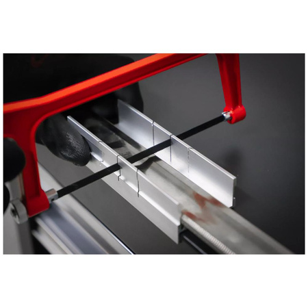 Aluminiowa piła do metalu ze skrzynką uciosową i brzeszczotem 150 mm, BGS Diy 2082