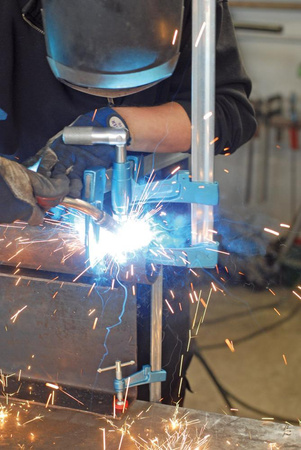 Ścisk stolarski śrubowy 400 x 107/130 mm z aluminiową składaną rączką, 4003-PA URKO