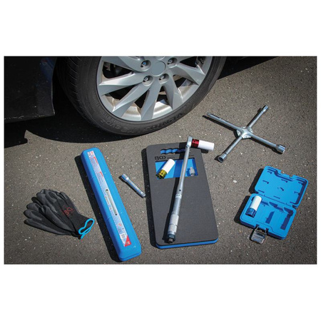 Zestaw serwisowy do zmiany koła z podnośnikiem samochodowym 1,5 t 10 szt., BGS 9680